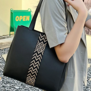 حقيبة توت بطبعة أزتيك